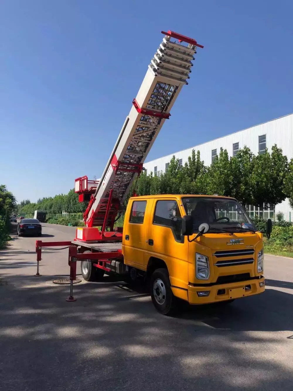 东坡附近的云梯车出租服务：轻松解决高空作业需求