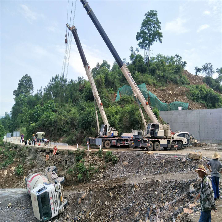 东坡汽车掉沟里叫吊车救援要多少钱