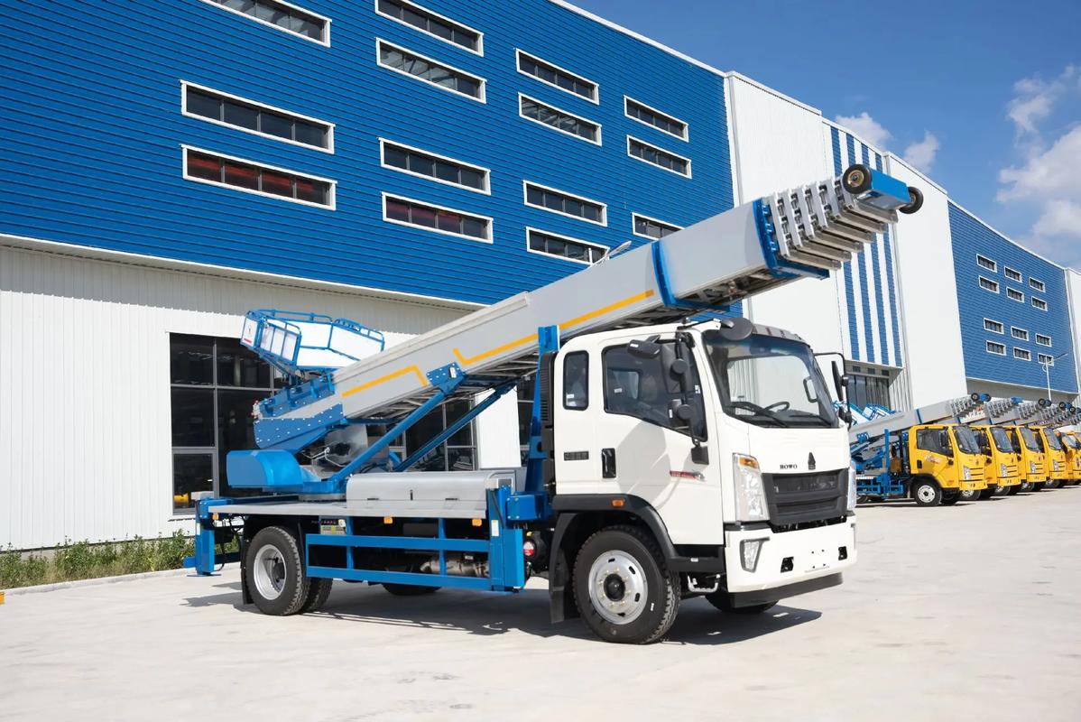 东坡出租云梯车高空作业车 建筑垃圾搬运