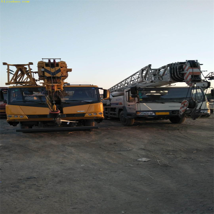 东坡吊车吊挖机正确办法